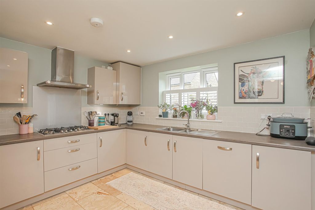 Property photo 2 of 18 Img_8965.Jpg