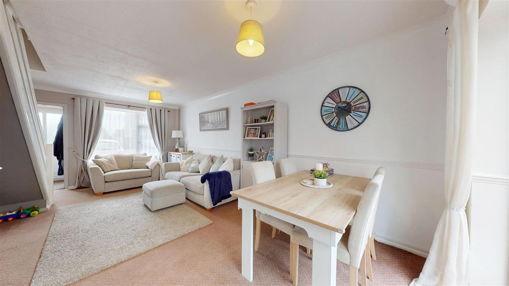 Property photo 3 of 12 Dining Area