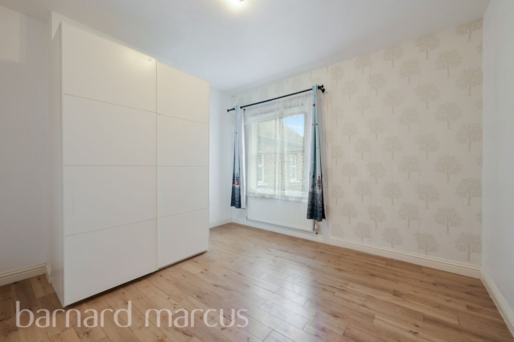 Property photo 3 of 8 Bedroom