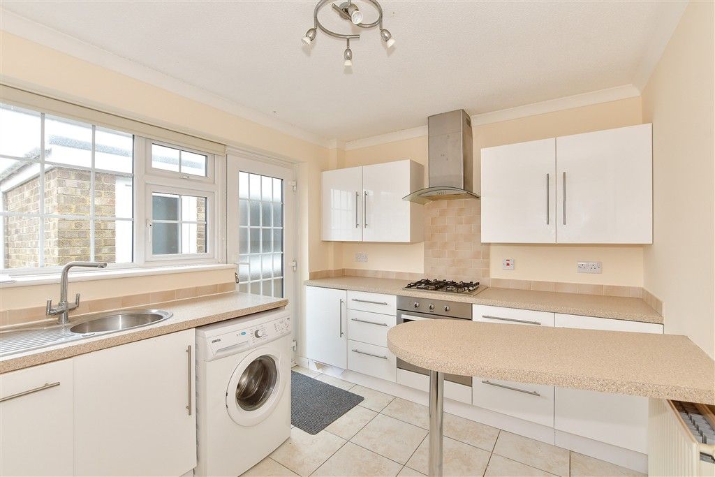 Property photo 3 of 16 Kitchen