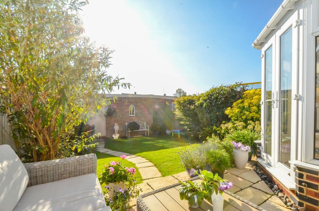 Property photo 3 of 19 Garden