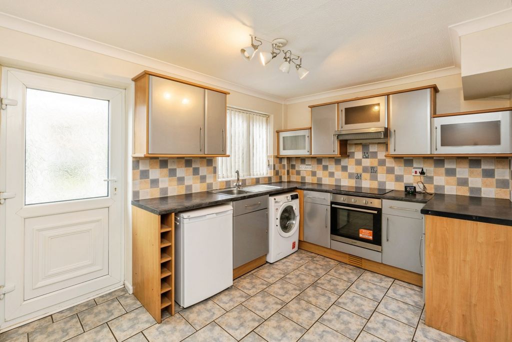 Property photo 3 of 14 Kitchen