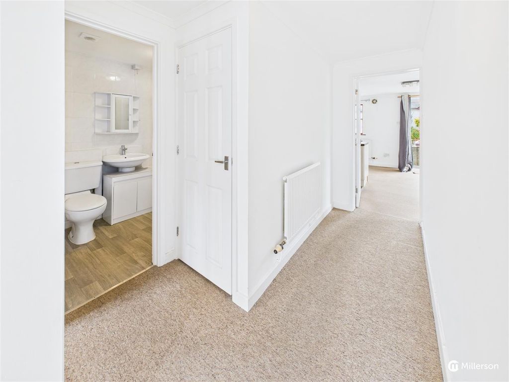Property photo 2 of 14 Hallway