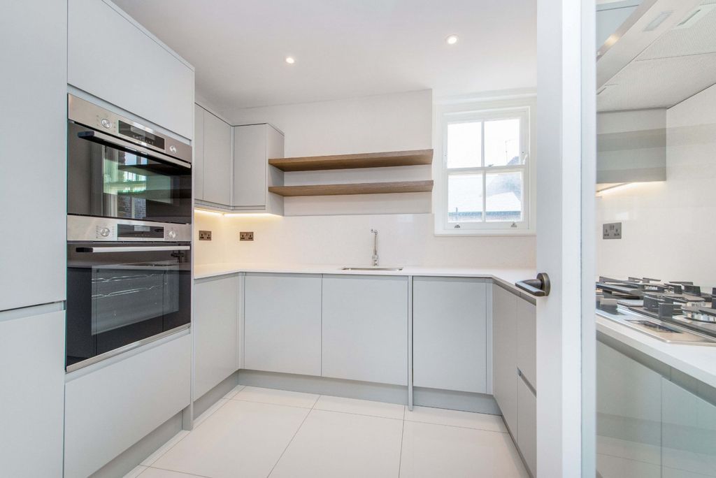 Property photo 2 of 10 Kitchen