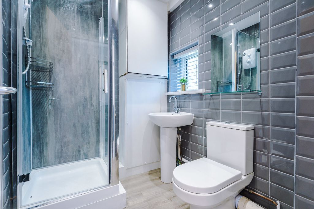 Property photo 3 of 15 24Mp Bathroom
