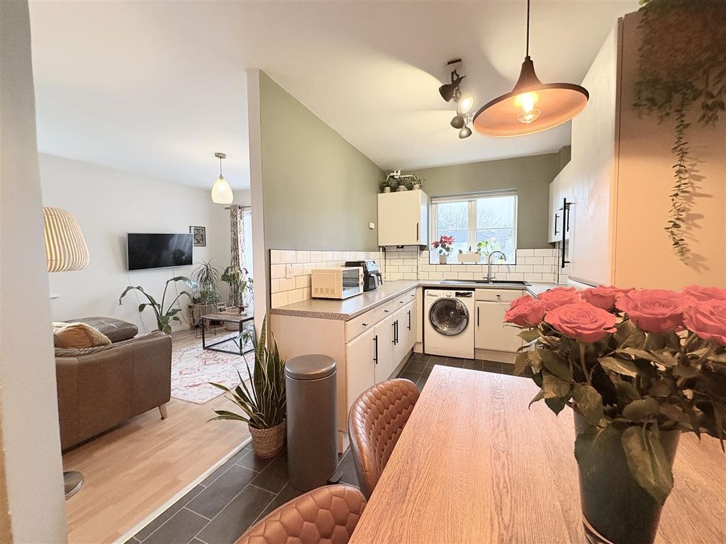 Property photo 3 of 23 Kitchen