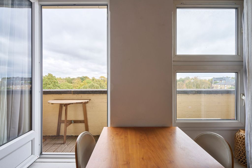 Property photo 2 of 11 Halkett House, E2