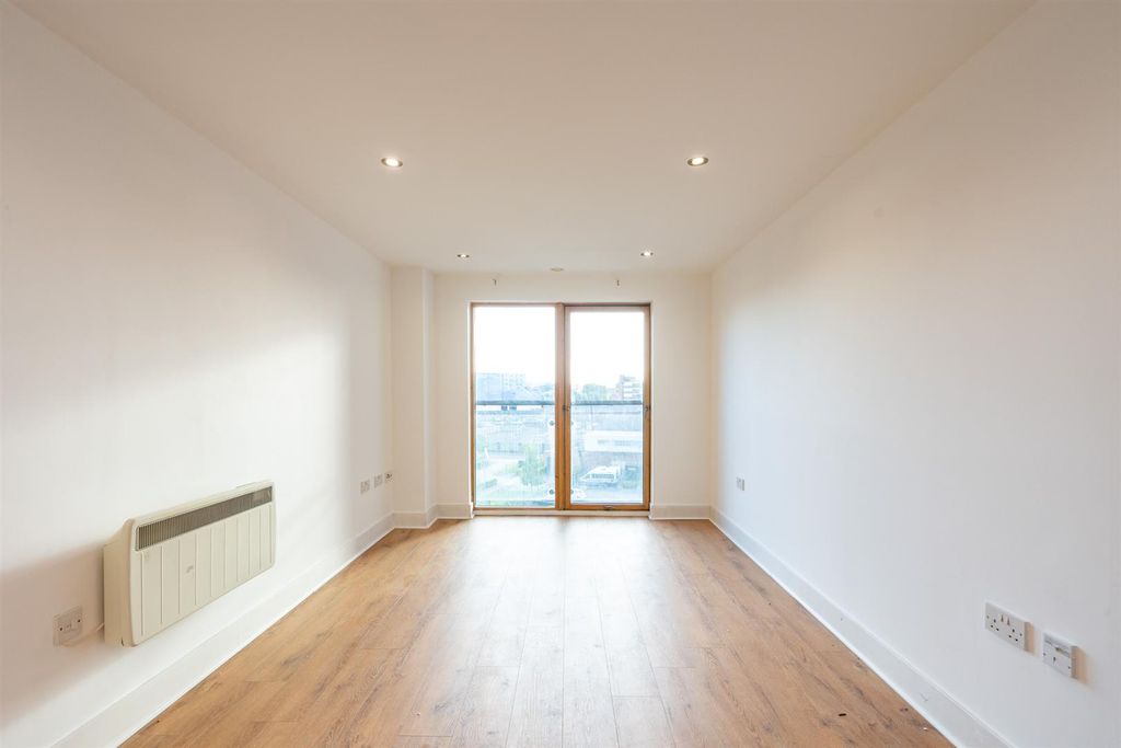 Property photo 2 of 6