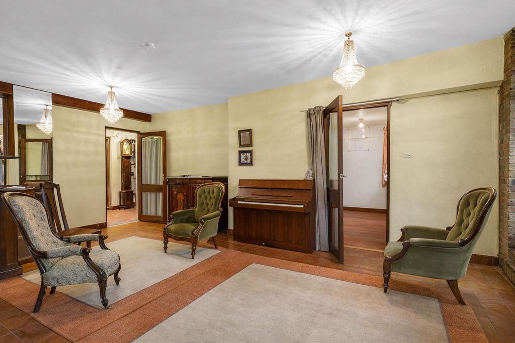 Property photo 3 of 24