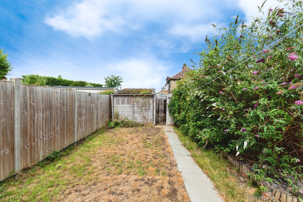 Property photo 3 of 14 Garden