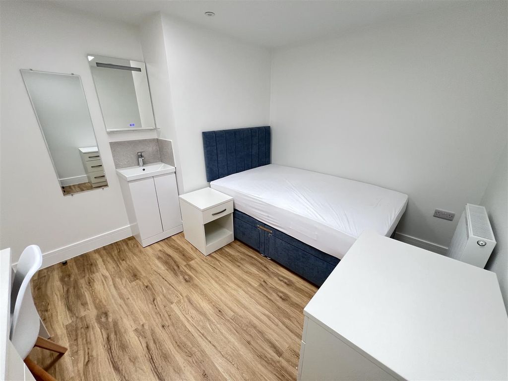 Property photo 1 of 8 Rm 9.Jpg