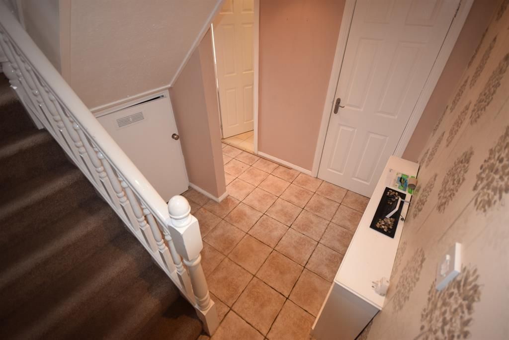 Property photo 3 of 11 Entrance Hall