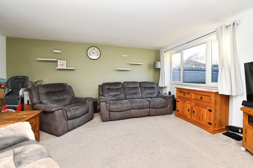 Property photo 3 of 17 Photo