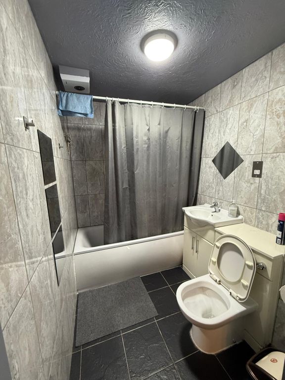 Property photo 1 of 6 Bathroom