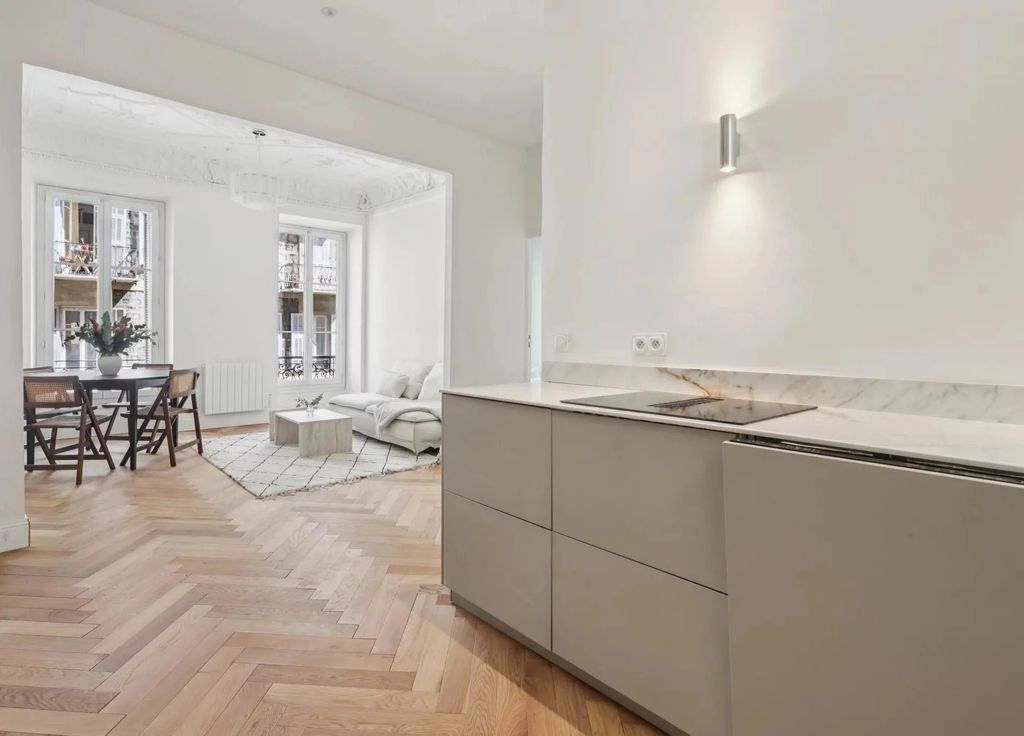 Property photo 1 of 19 Nice Centre – 4 Room Apartment Fully Renovated