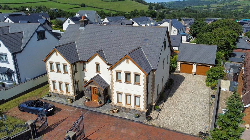 Property photo 2 of 31