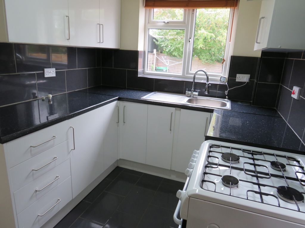 Property photo 2 of 7 Kitchen
