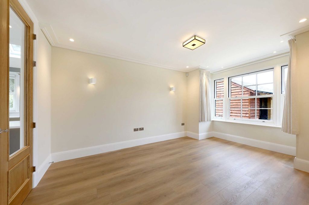 Property photo 3 of 21 Picture No. 25