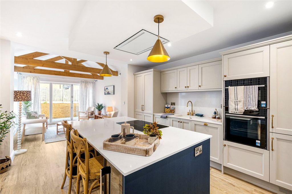 Property photo 3 of 22 Kitchen/Orangery