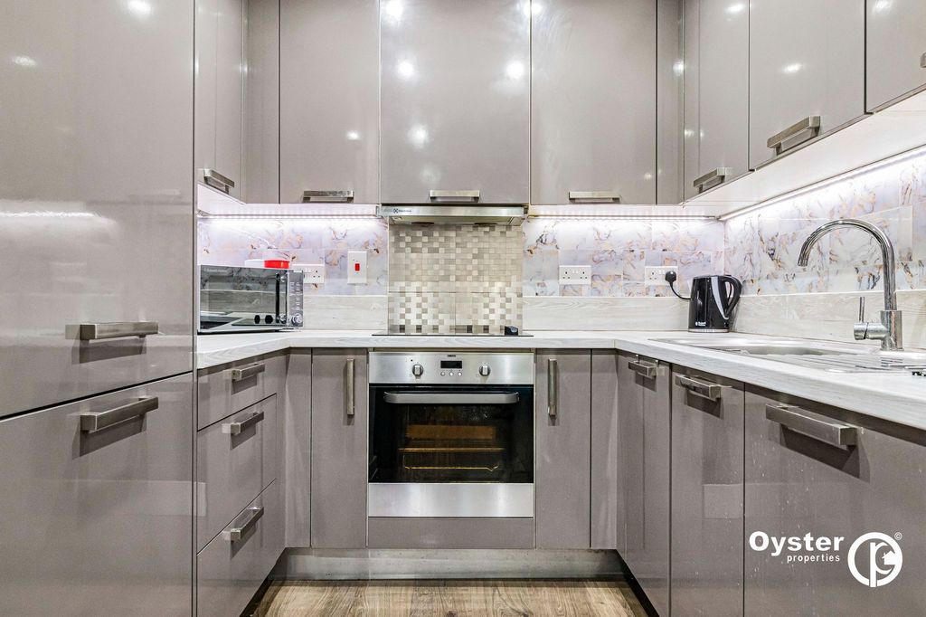 Property photo 3 of 15 Kitchen