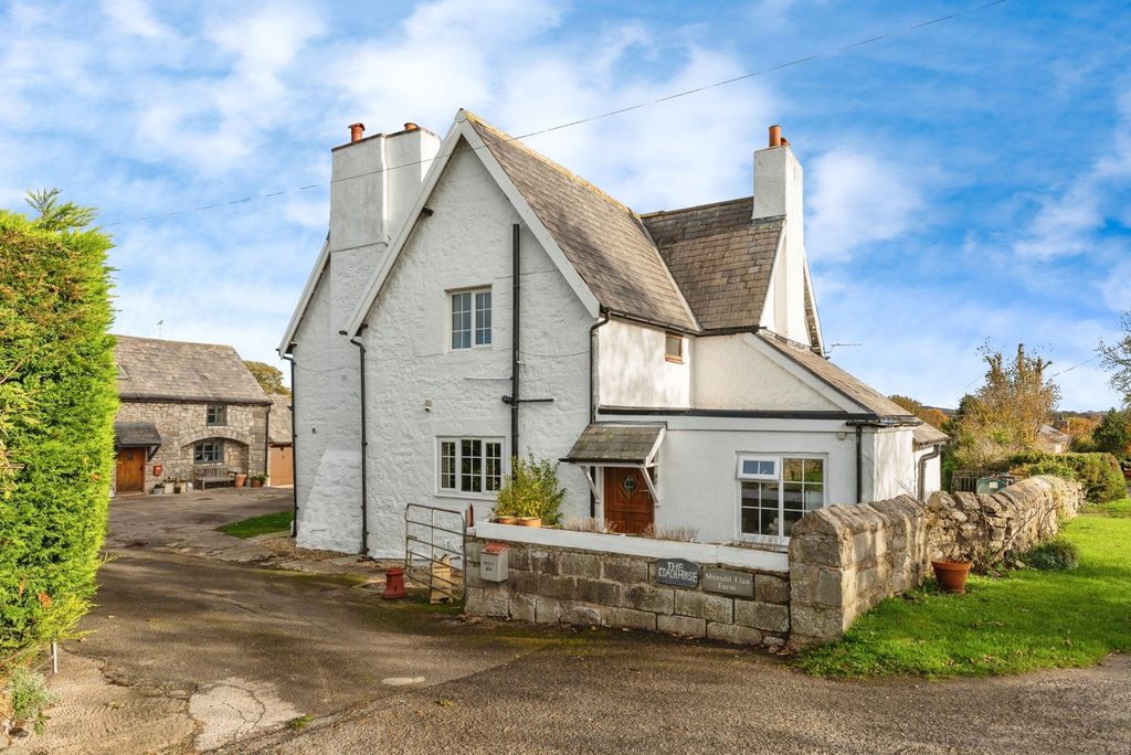 Property photo 2 of 17 Photo