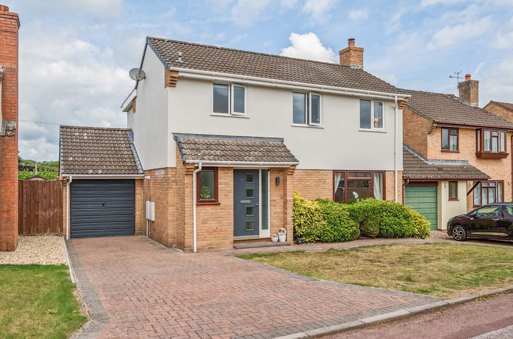Property photo 1 of 14 Tiverton, Seddons