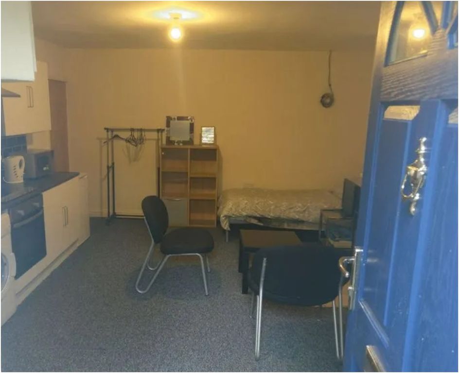 Property photo 2 of 10 Bedsit