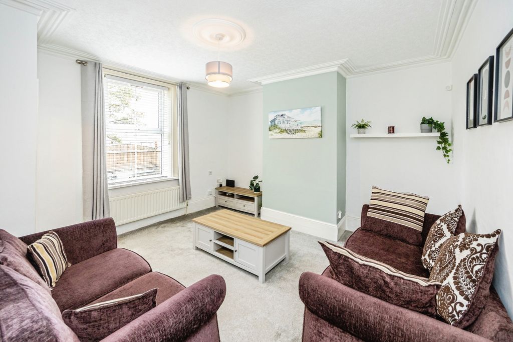 Property photo 3 of 17 Living Room