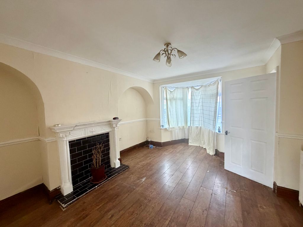 Property photo 3 of 13