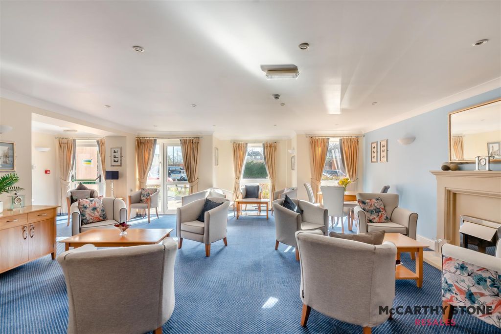 Property photo 3 of 13 8584632-Interior02.Jpg