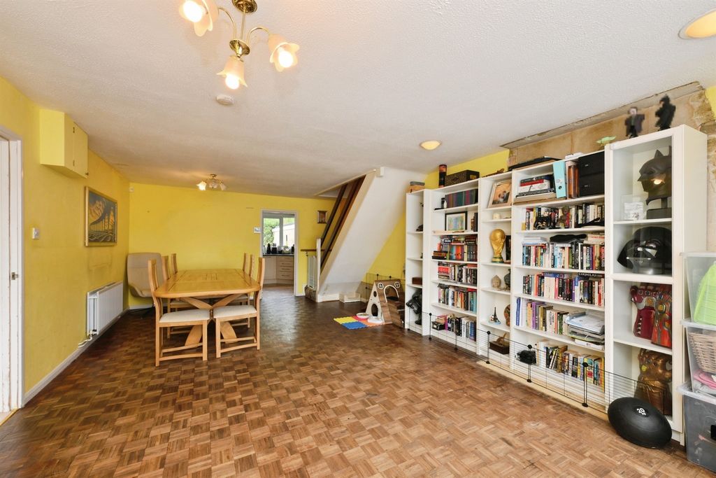 Property photo 3 of 18