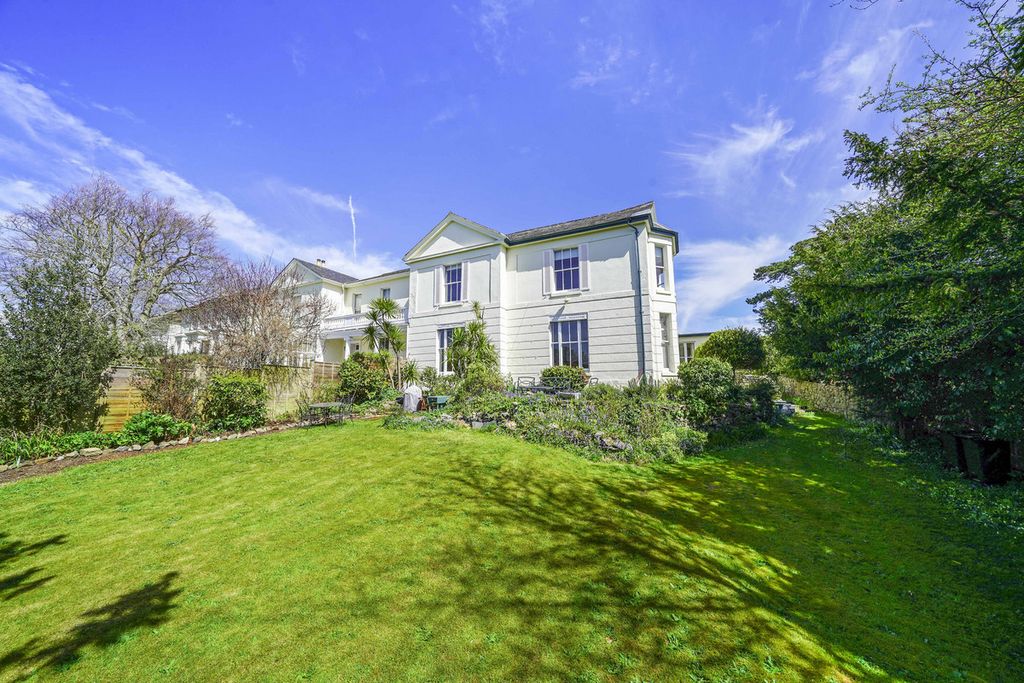 Property photo 1 of 28