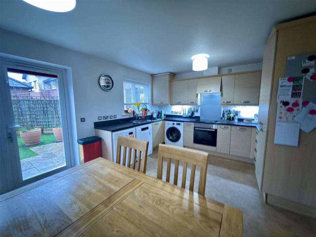 Property photo 3 of 16 Kitchen