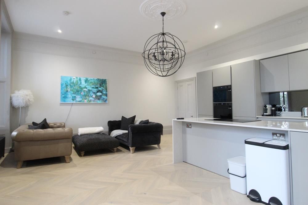 Property photo 1 of 17 Lounge/Kitchen