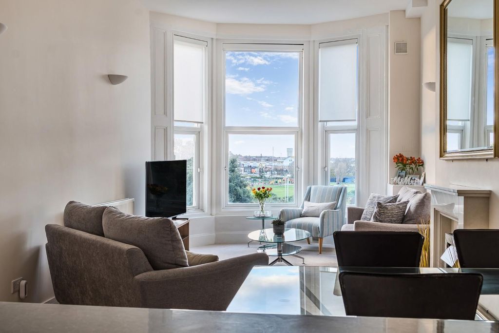 Property photo 2 of 19 1384015-6-6925Cdec20Edc.Jpg