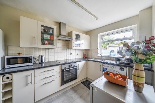Property photo 2 of 10 Kitchen