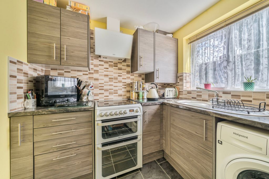 Property photo 3 of 21 Kitchen