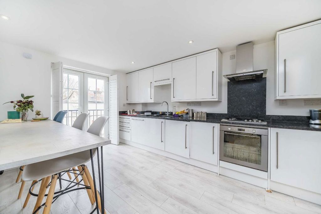 Property photo 2 of 4