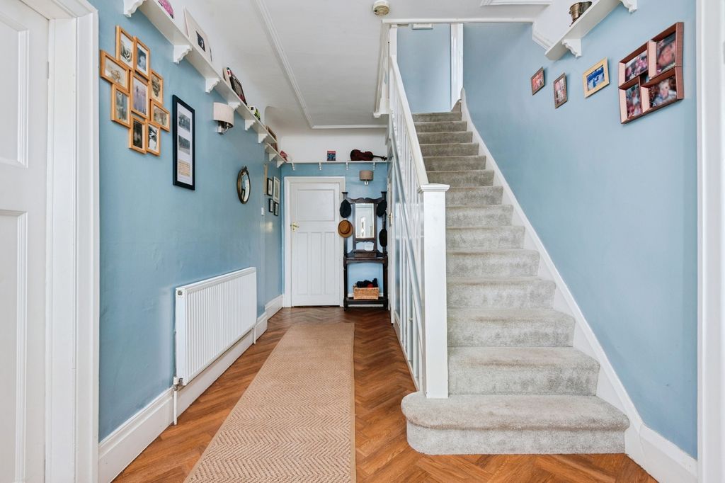 Property photo 2 of 28 Pbox-Img.Jpg