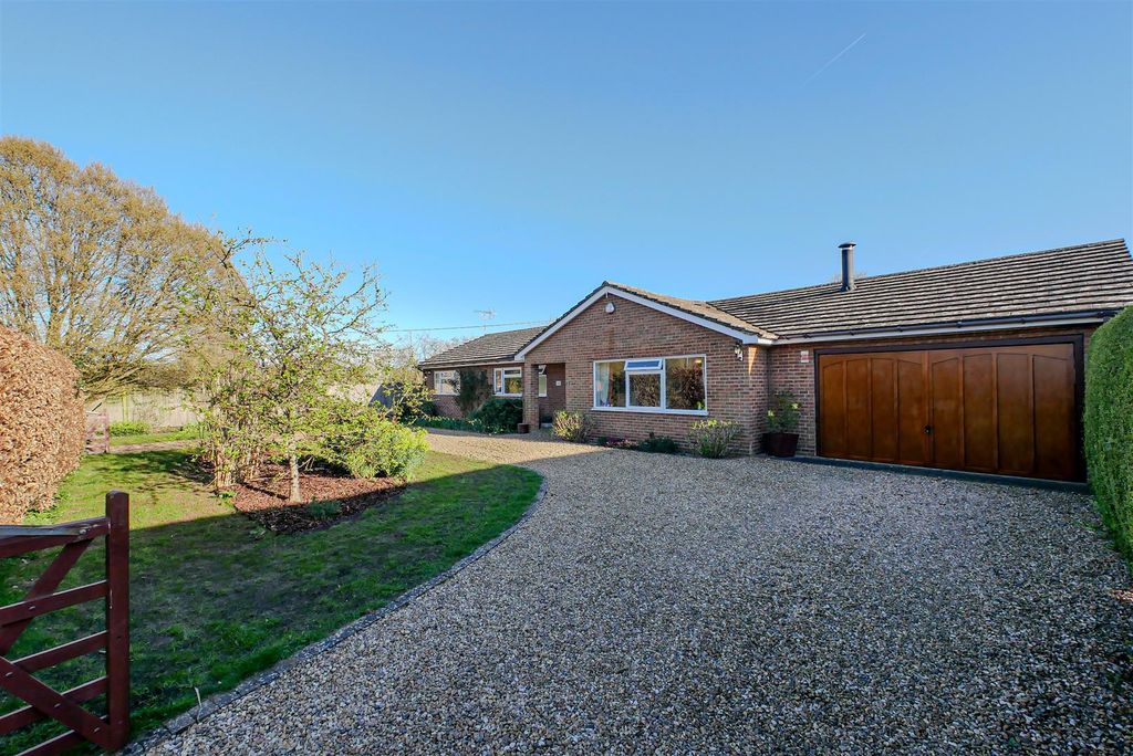 Property photo 1 of 19 Approach