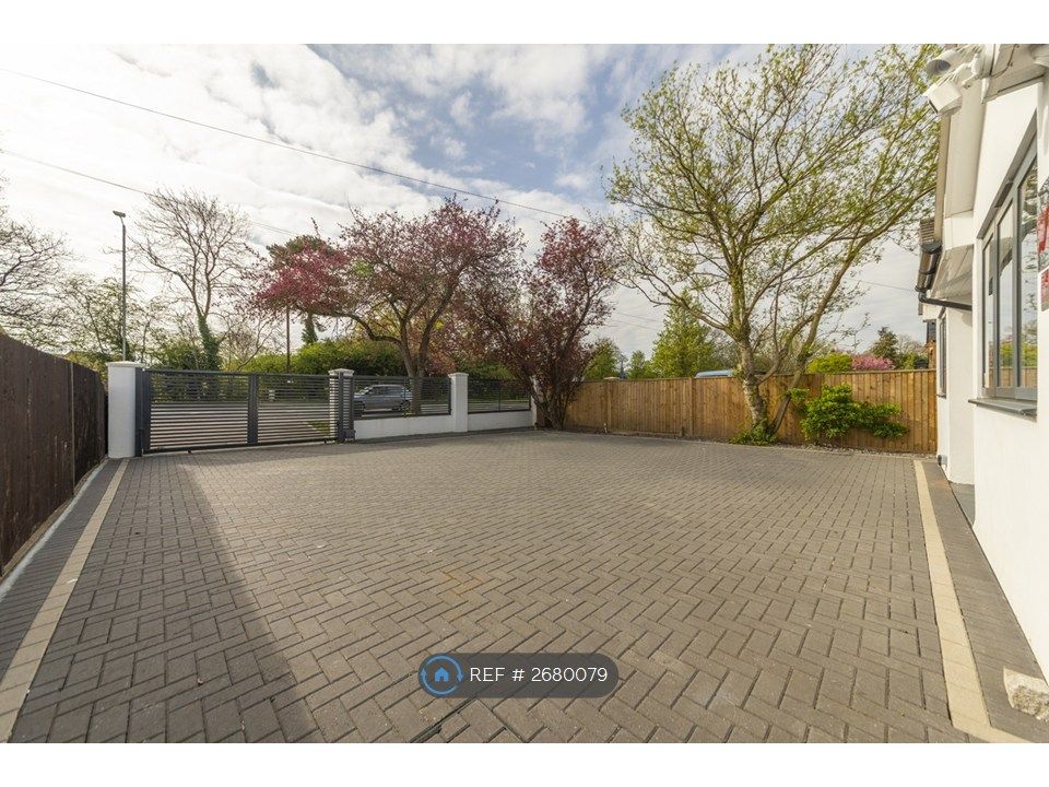 Property photo 2 of 35