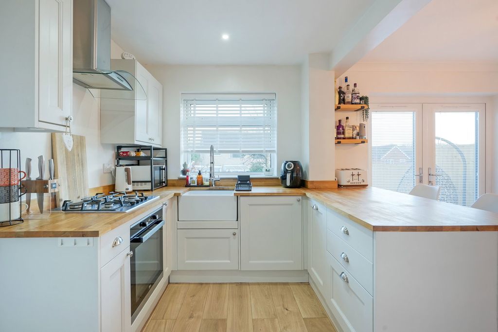 Property photo 3 of 32