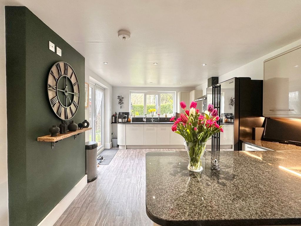 Property photo 2 of 34