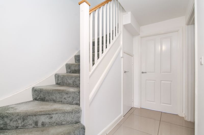 Property photo 2 of 18 Entrance Hall