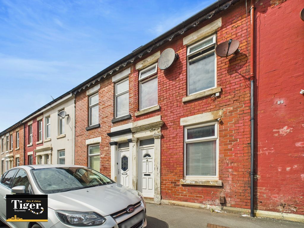 Property photo 1 of 8 Cam02176G0-Pr0668-Still008