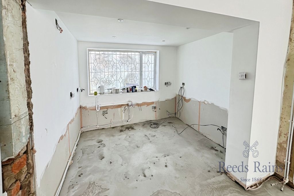 Property photo 3 of 14 Kitchen