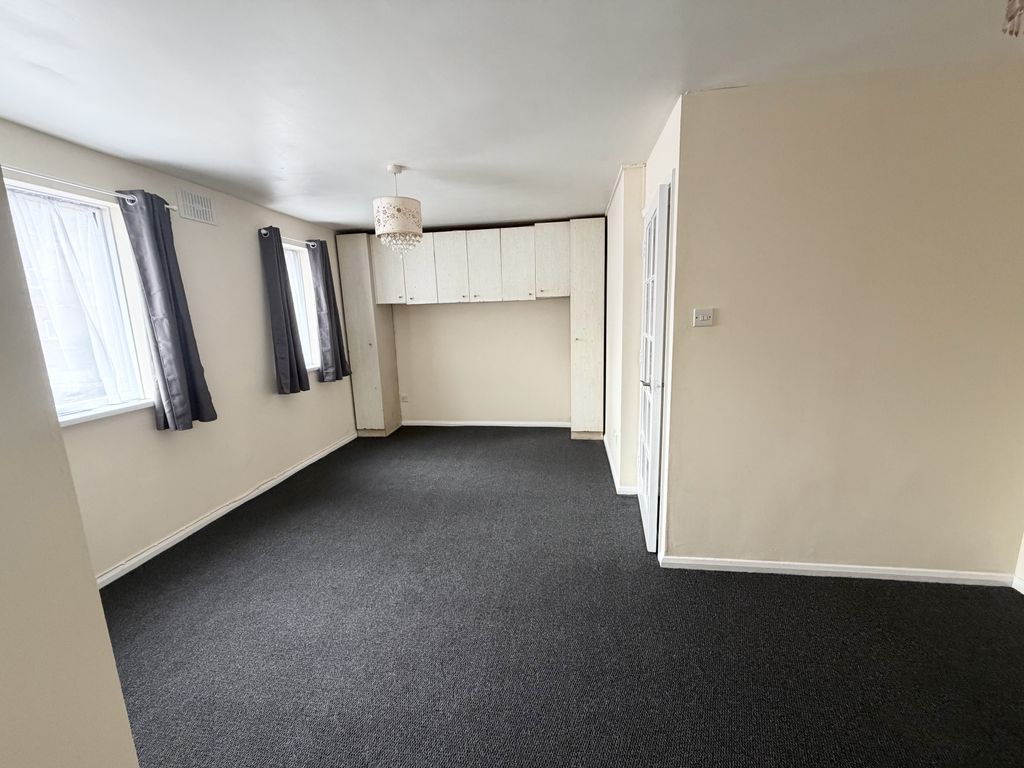 Property photo 2 of 8 Gallery