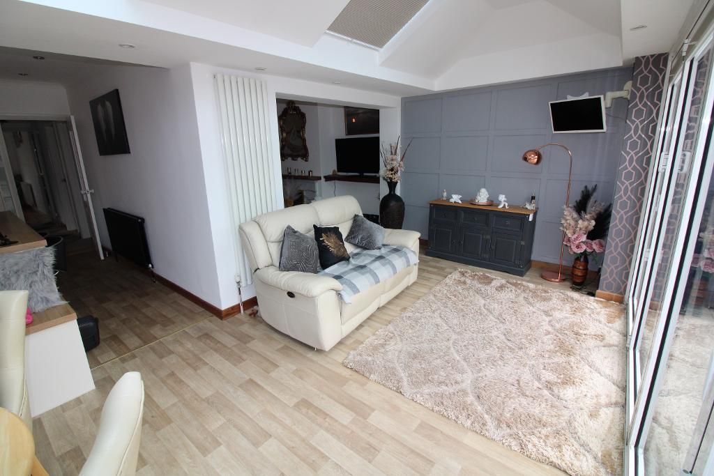 Property photo 3 of 15 Conservatory