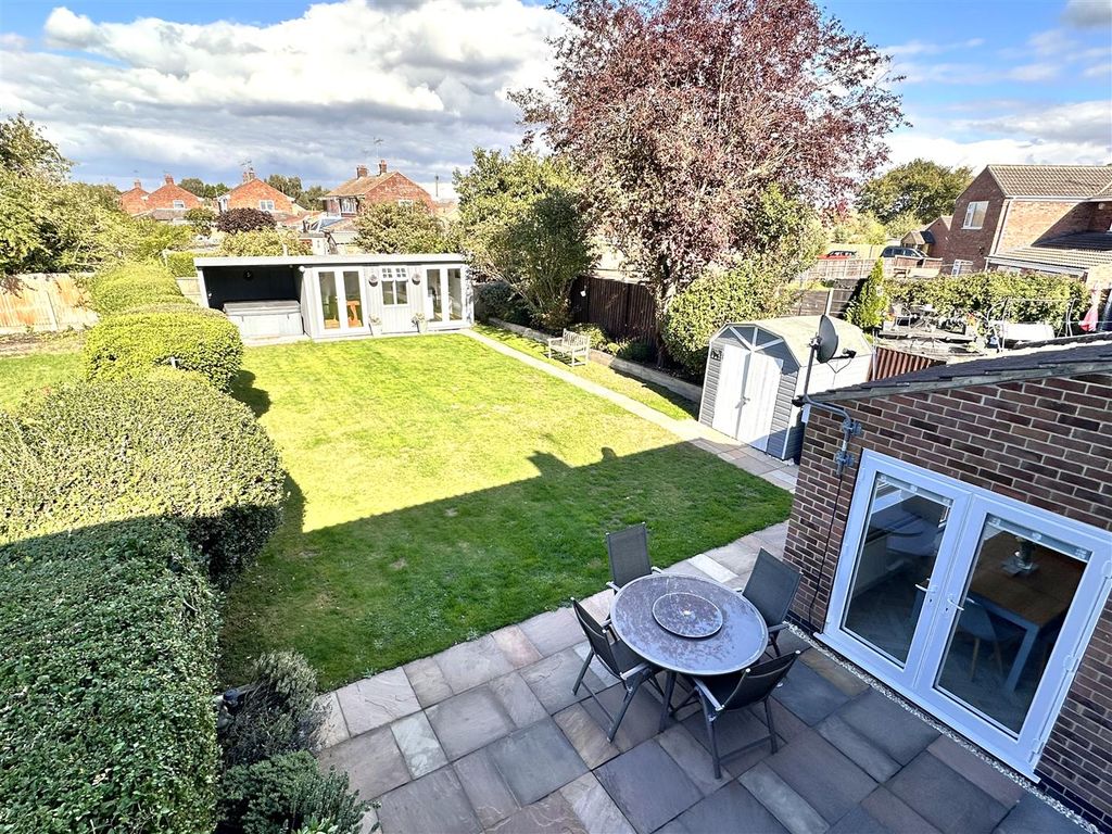 Property photo 3 of 25 Generous Rear Garden 447