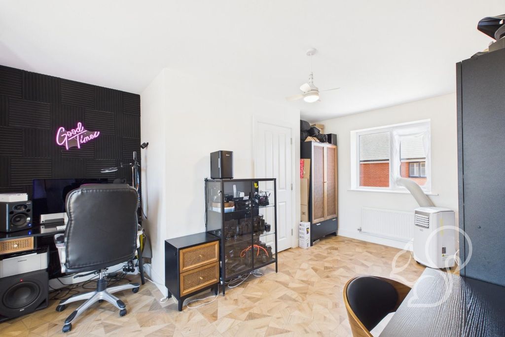 Property photo 3 of 21 Cam01659G0-Pr0524-Still014.Jpg